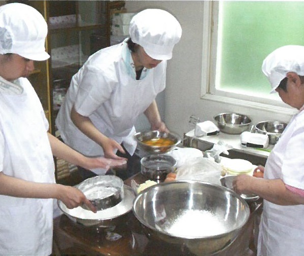 「安全・安心」なお菓子づくりに奮闘中です(就労移行)