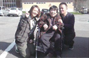笑顔で記念撮影