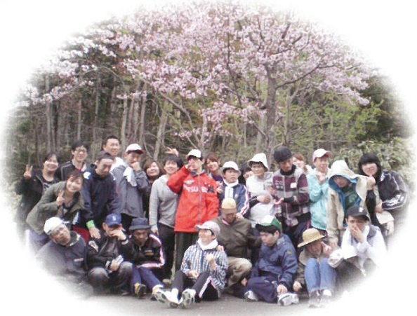 桜の木の下で